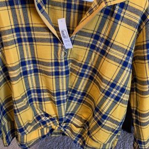 No Boundaries XL top with knotted bottom